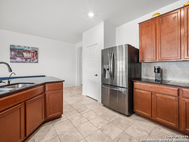 Listing photo id 8 for 220 Shadow Terrace