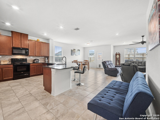 Listing photo id 10 for 220 Shadow Terrace