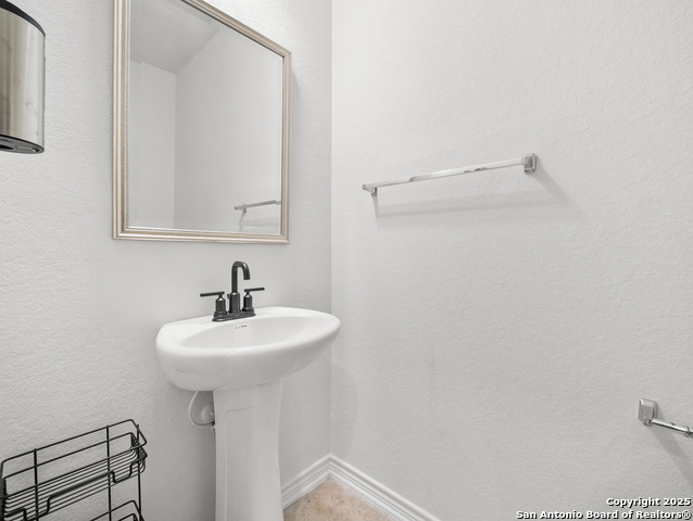 Listing photo id 15 for 220 Shadow Terrace