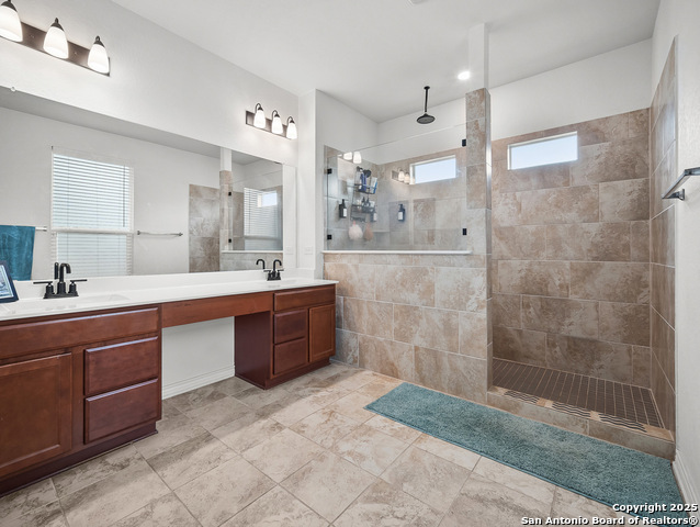 Listing photo id 27 for 220 Shadow Terrace