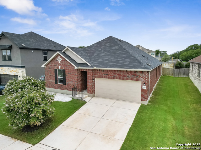 Listing photo id 1 for 220 Shadow Terrace