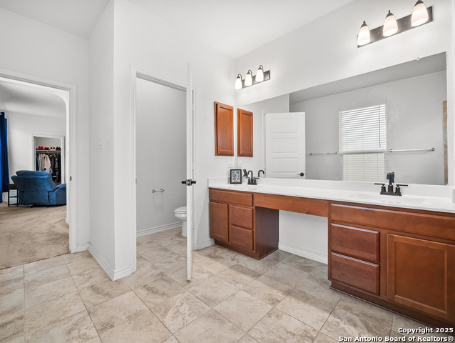 Listing photo id 28 for 220 Shadow Terrace