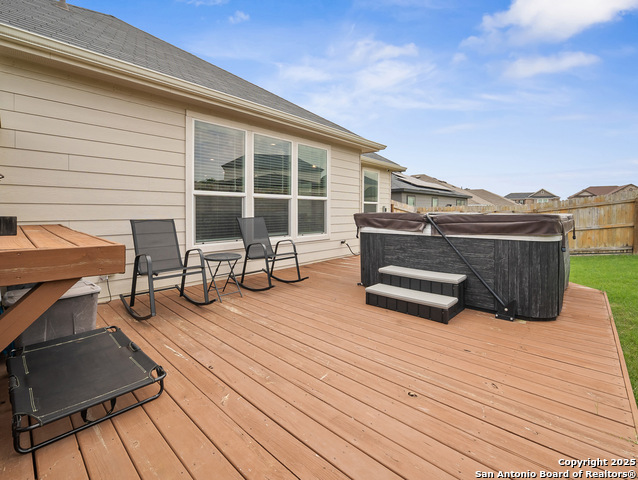 Listing photo id 33 for 220 Shadow Terrace