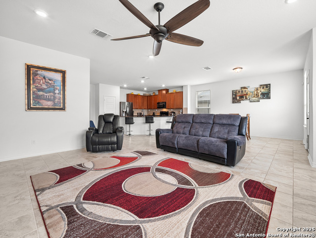 Listing photo id 4 for 220 Shadow Terrace