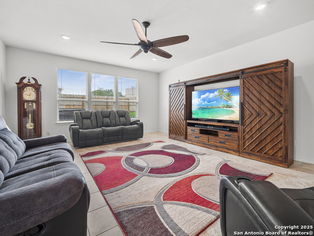Listing photo id 5 for 220 Shadow Terrace