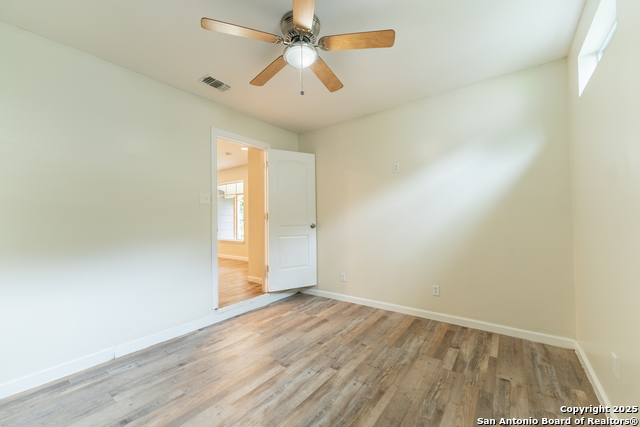 Image 10 of 33 For 643 Edgebrook