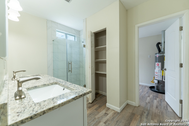 Image 11 of 33 For 643 Edgebrook