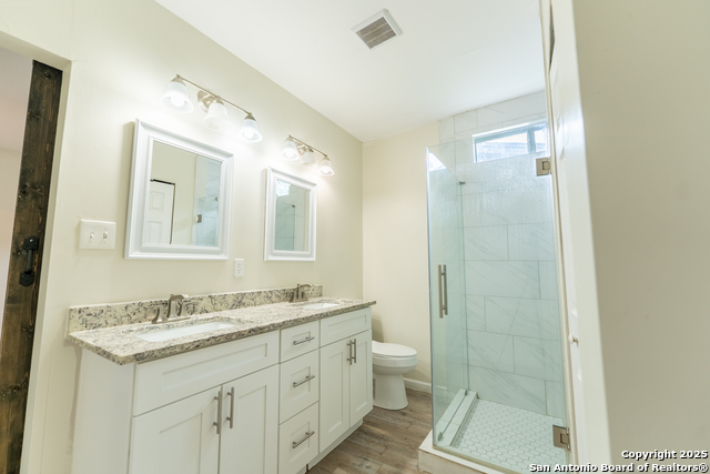 Image 12 of 33 For 643 Edgebrook