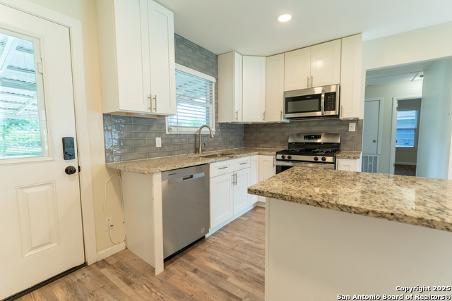 Image 15 of 33 For 643 Edgebrook