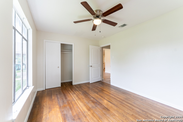 Image 19 of 33 For 643 Edgebrook
