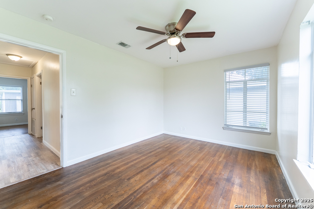 Image 20 of 33 For 643 Edgebrook