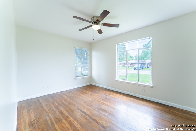 Image 21 of 33 For 643 Edgebrook