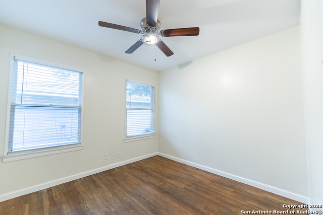 Image 22 of 33 For 643 Edgebrook