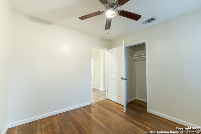 Image 23 of 33 For 643 Edgebrook