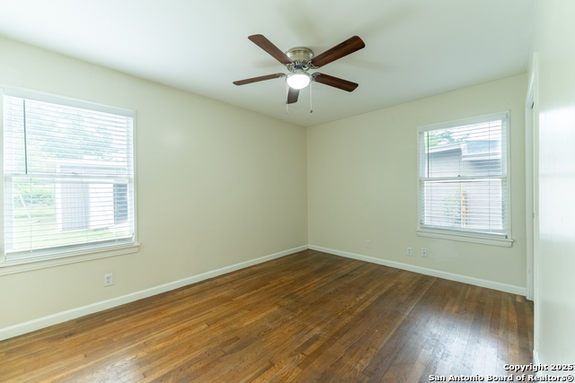 Image 24 of 33 For 643 Edgebrook
