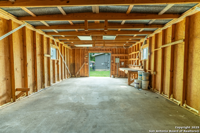 Image 28 of 33 For 643 Edgebrook