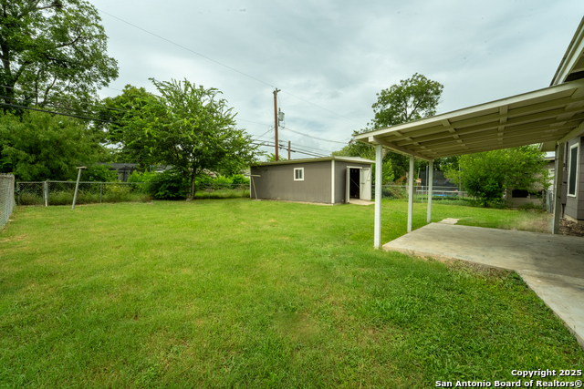 Image 30 of 33 For 643 Edgebrook
