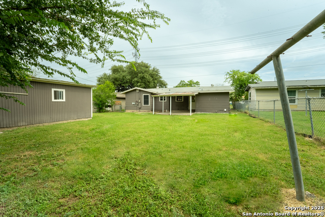 Image 31 of 33 For 643 Edgebrook