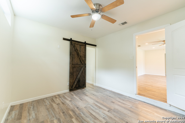 Image 9 of 33 For 643 Edgebrook