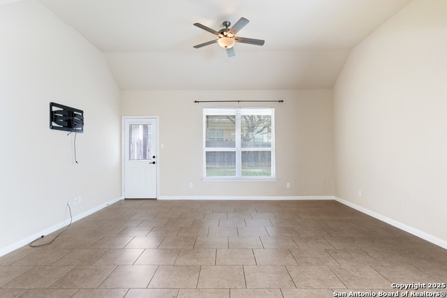 Listing photo id 9 for 15127 Pandion