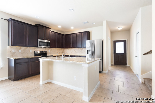 Listing photo id 5 for 15127 Pandion