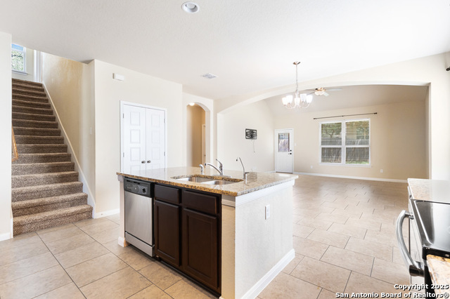 Listing photo id 6 for 15127 Pandion