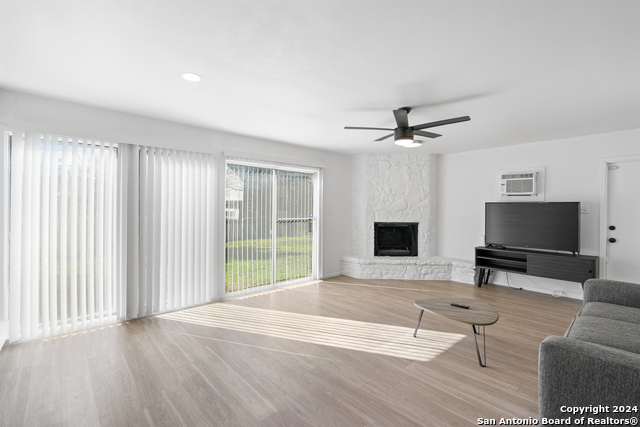 Listing photo id 10 for 806 Northstar Dr