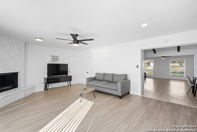 Listing photo id 11 for 806 Northstar Dr