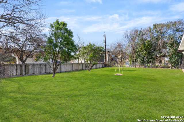 Listing photo id 27 for 806 Northstar Dr