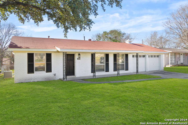 Listing photo id 1 for 806 Northstar Dr