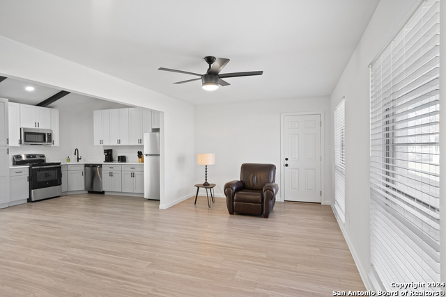Listing photo id 4 for 806 Northstar Dr