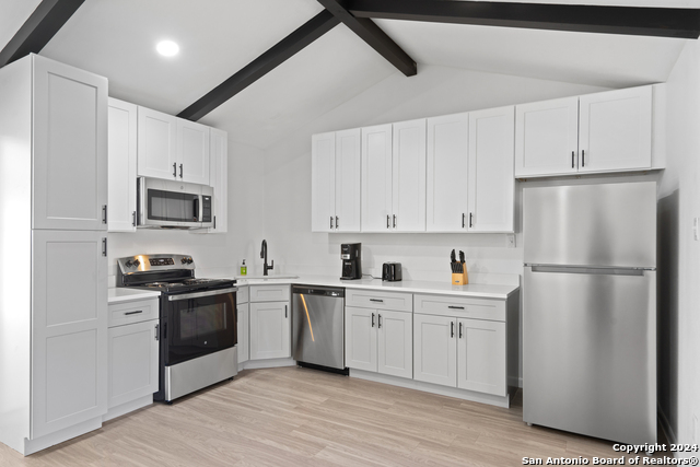 Listing photo id 7 for 806 Northstar Dr