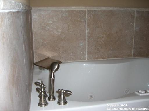 Listing photo id 11 for 535 Oakleaf