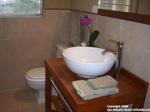 Listing photo id 12 for 535 Oakleaf