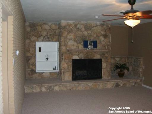 Listing photo id 0 for 535 Oakleaf