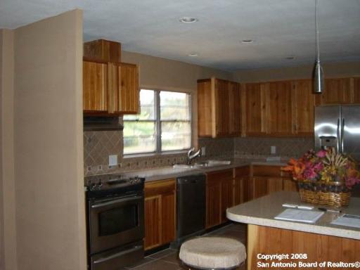 Listing photo id 1 for 535 Oakleaf
