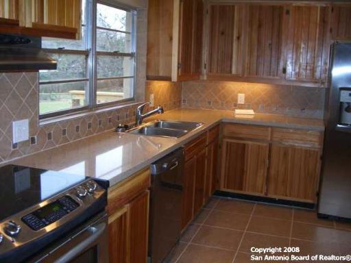 Listing photo id 3 for 535 Oakleaf