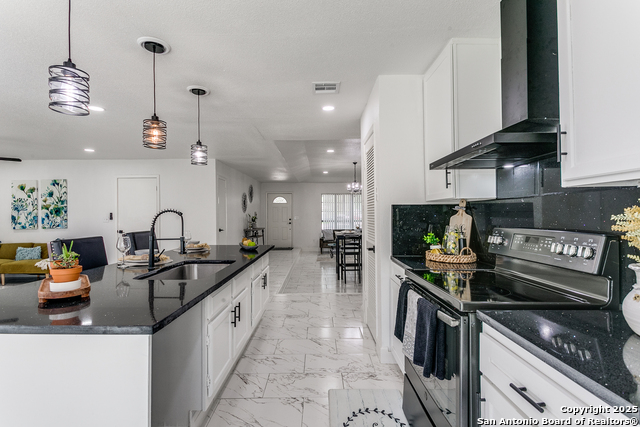 Listing photo id 10 for 14123 Bacarro St