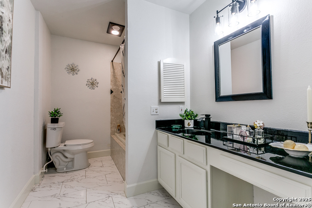 Listing photo id 12 for 14123 Bacarro St