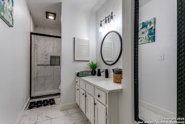 Listing photo id 14 for 14123 Bacarro St