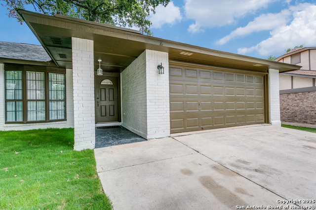 Listing photo id 19 for 14123 Bacarro St