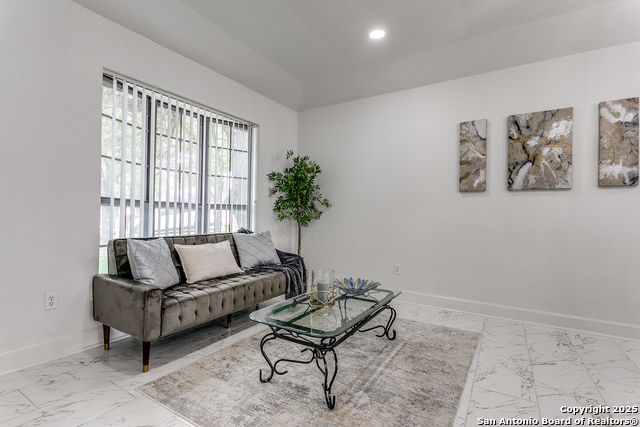 Listing photo id 6 for 14123 Bacarro St