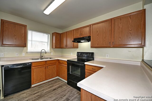 Listing photo id 8 for 8155 Heights Valley