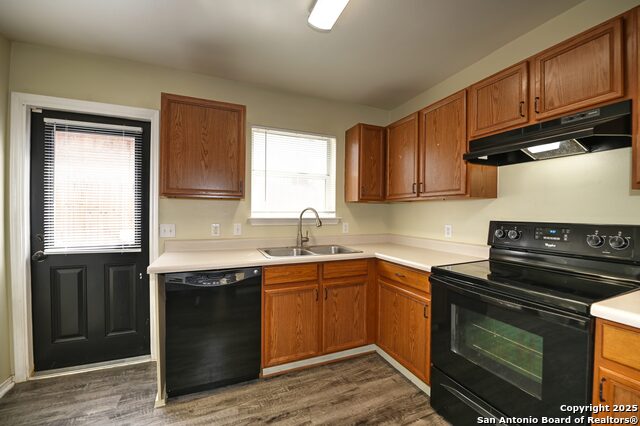 Listing photo id 9 for 8155 Heights Valley