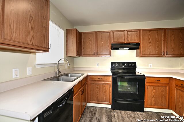 Listing photo id 10 for 8155 Heights Valley
