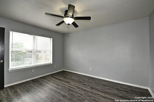 Listing photo id 14 for 8155 Heights Valley