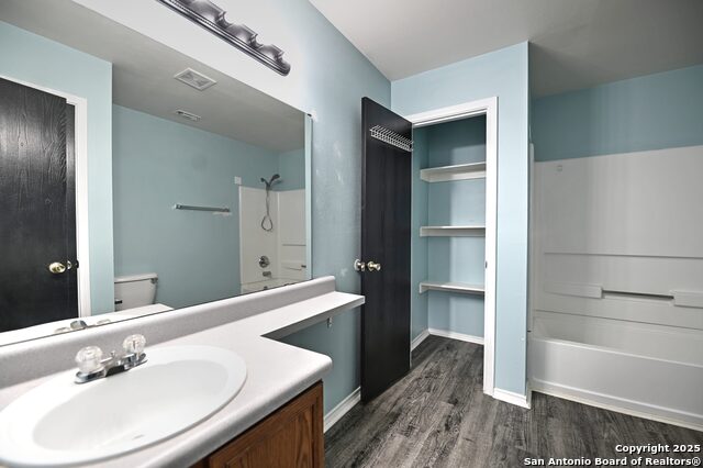 Listing photo id 17 for 8155 Heights Valley