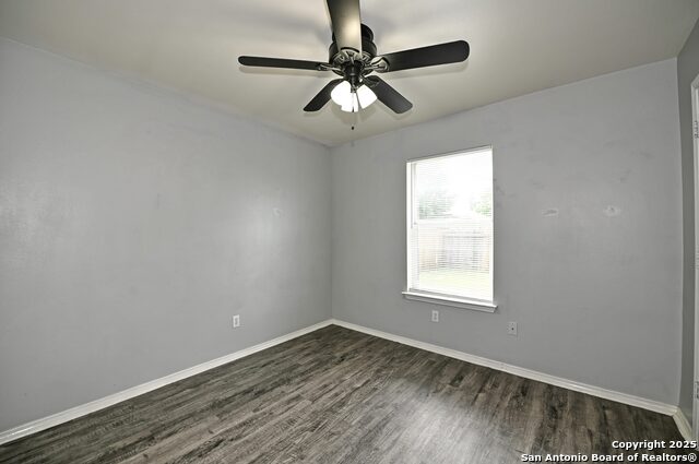 Listing photo id 23 for 8155 Heights Valley