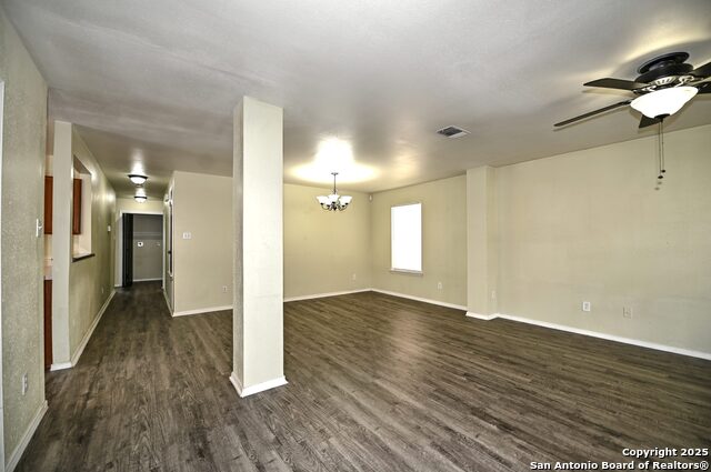 Listing photo id 3 for 8155 Heights Valley