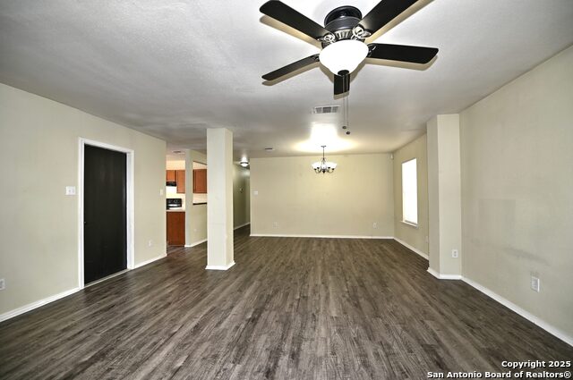 Listing photo id 4 for 8155 Heights Valley